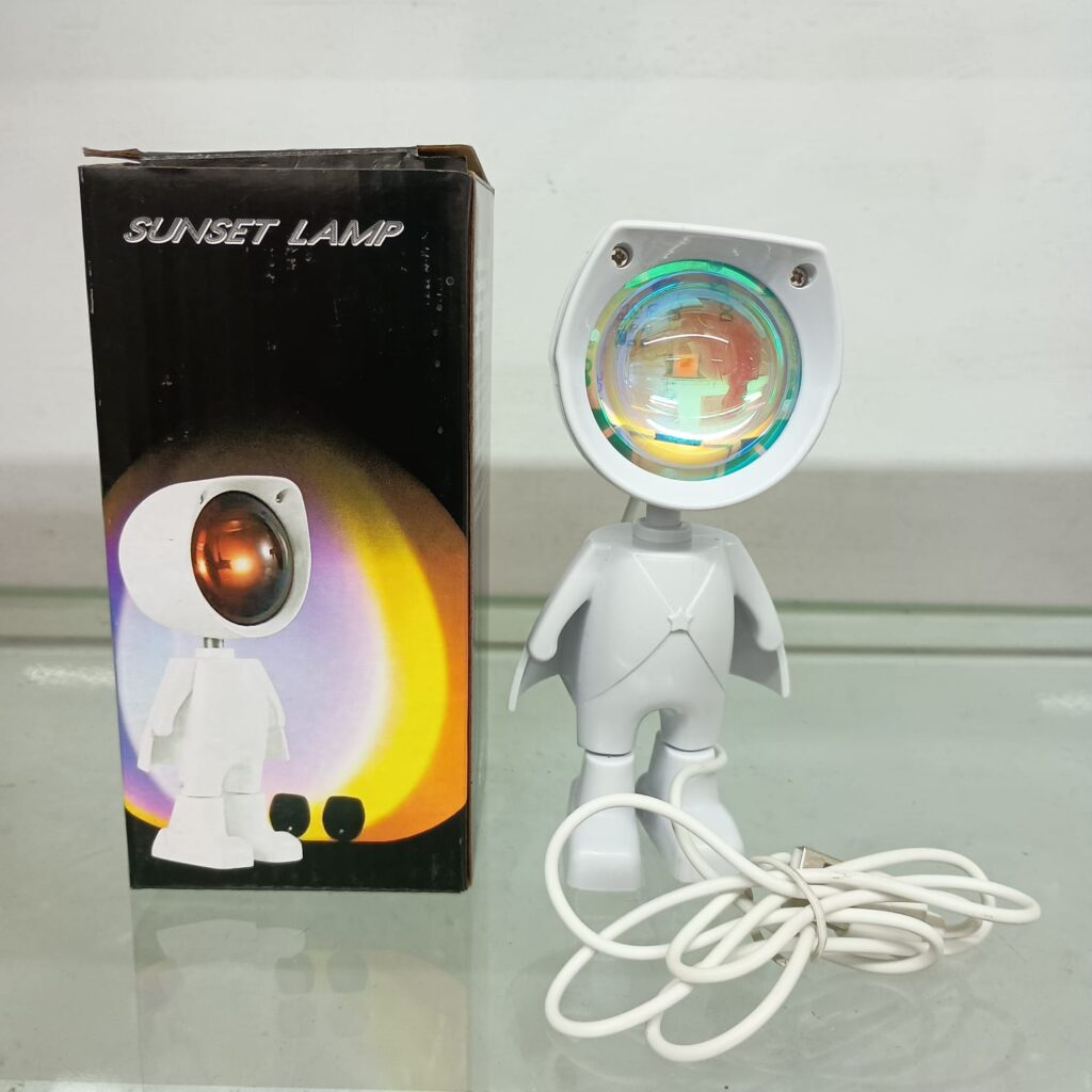 Astronaut Sunset Projection Lamp – Ambient LED Mood Light & Photography Prop